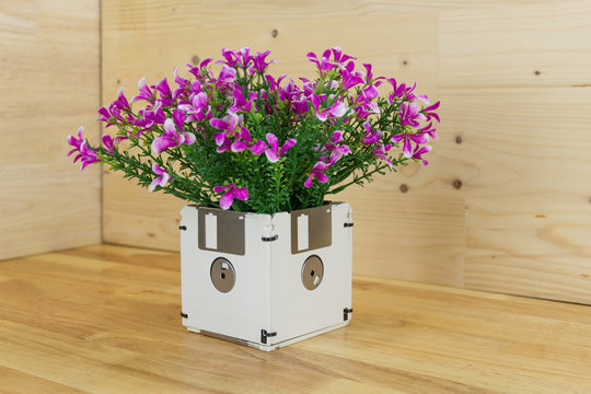 Concept Recycle Floppy Disk, Flower In Disk Box, Creative Objects Used For Obsolete Furniture