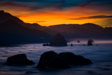 Fototapeta na wymiar Golden Sunrise on the Oregon Coast
