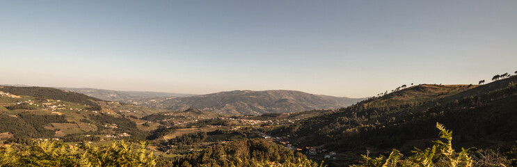 Fototapeta na wymiar Bergpanorama im Dourotal, Portugal 