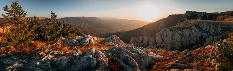 Fototapeten Bergherbstlandschaftspanorama bei Sonnenaufgang © Vladimir Muravin