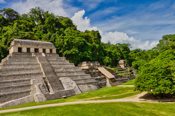 Fototapeta na wymiar lateral view of Palenque ruins main building