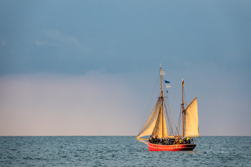 Fototapeta na wymiar Segelschiff auf der Hanse Sail in Rostock