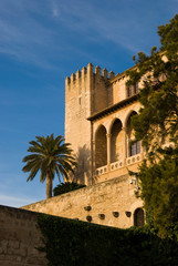 Fototapeta na wymiar The Royal Palace of La Almudaina. City waterfront . Palma, Spain .