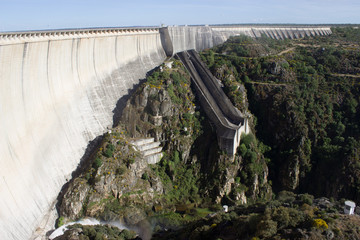 Presa y pantano de Almendra Río Tormes