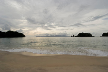 Fototapeta premium sztorm nad plażą Pantai Cenang w Langkawi