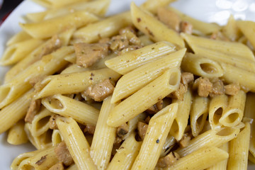 pâtes pennes au porc et à la crème fraîche