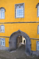 dettagli del Palácio da Pena situato sulle colline di Sintra a Lisbona. Il palazzo è stato dichiarato patrimonio mondiale dell'UNESCO ed è stato eletto una delle 7 meraviglie del Portogallo