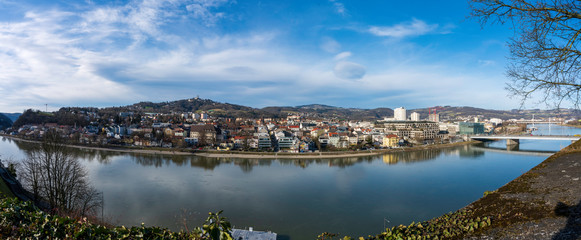 Linz Stadtpanorama mit Donau