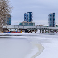 Obraz premium apartment building in town with frozen lake in winter