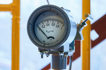 Pressure gauge on the gas supply line.