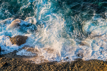 Obraz premium High wave view in stormy sea