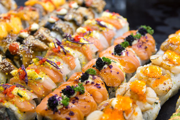 Naklejka premium Kolorowe sushi na targu rybnym w Sydney