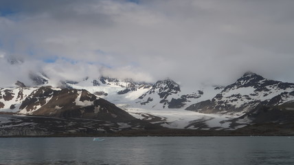 Fototapeta premium Landschaft Südgeorgien - Meer & Berge