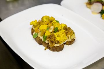 toast with yellow cauliflower 