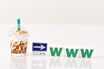 コーヒーカップと右方向とwww