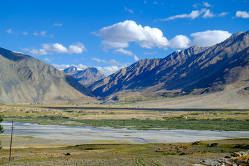 インドのラダック地方から陸の孤島と言われるザンスカールまでバイクでツーリングした時の風景　