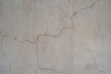 Obraz premium Light stone wall with long cracks