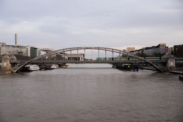 Une vue du pont d'austerlitz