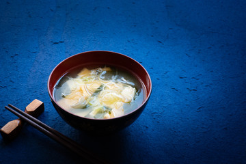 豆腐とわかめの味噌汁