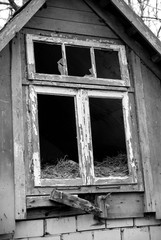 Altes Bauernhaus, Nebengeb&auml;ude, Fenster ohne Scheiben
