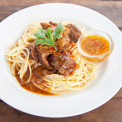 Spaghetti with beef stew and spicy sauce