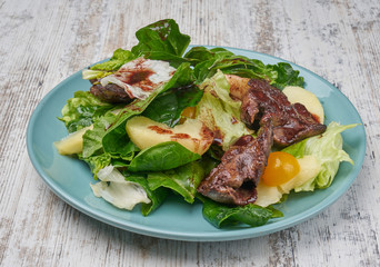 chicken kidney warm salad with greens and avocado