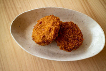 陶器の白いお皿の上のメンチカツ二つ Two ground meat cutlets  #2