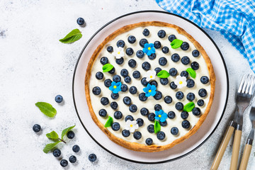 Blueberry cake tart with mascarpone.