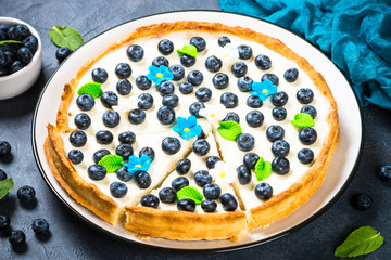 Blueberry cake tart with mascarpone.