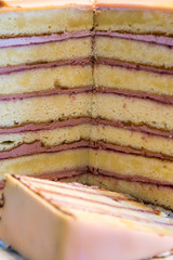 Große und leckere Schichttorte mit Buttercreme