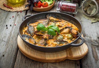 mussels with cheese sauce, in a frying pan