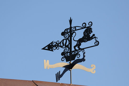 Wind vane in the form of a lion indicating the cardinal points. Metal product