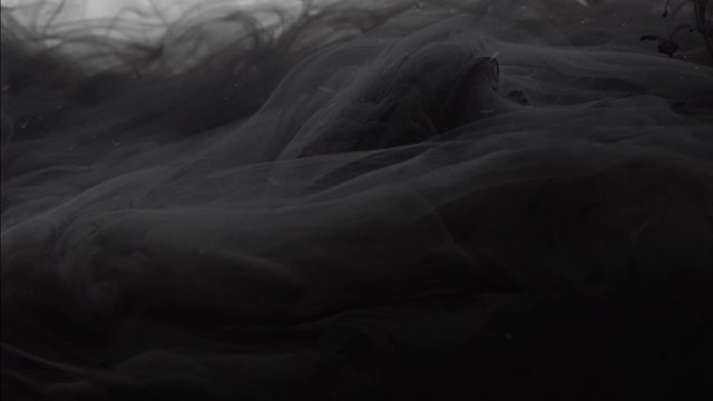 2K水中をゆっくりと流れ落ちる黒い液体