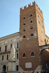 Fototapeta na wymiar Famous Dante square in Verona Italy