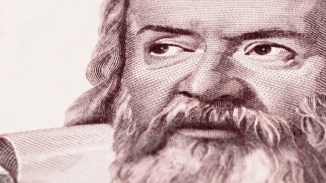 Galileo Galilei portrait on Italy 2000 lira (1983) banknote tracking. Dolly shot. Low angle, macro. 4K