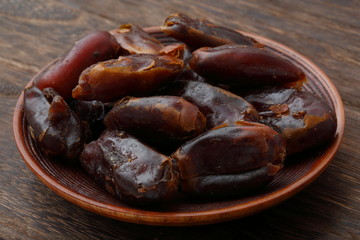  Dates from Iran (dried fruits)
