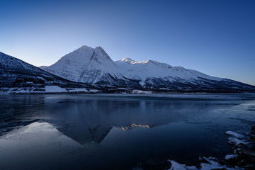 Fototapeta na wymiar Winter Fugltinden mountain with reflection in Northern Norway