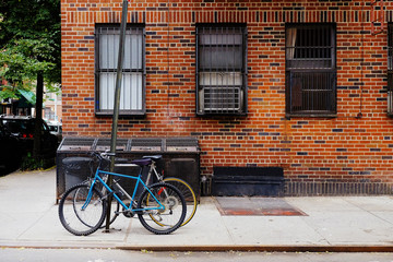 Fototapeta na wymiar Beautiful building. Entrance door and bicycle, Manhattan New York. Classic apartment building in New York City.