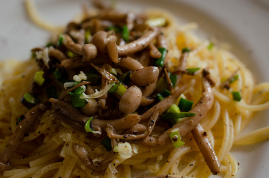 pasta with shimaji mashrooms