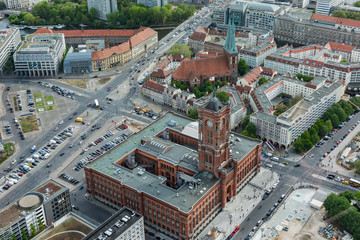 Blick vom Alex auf das Nikolaiviertel, die Spree und das Rote Rathaus