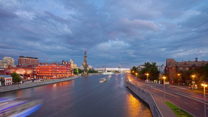Obraz premium Russia. Moscow. View from the Patriarch bridge on the river panorama of Moscow. day to night timelapse