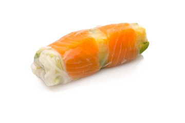 Sommerrolle mit Lachs weiß freigestellt