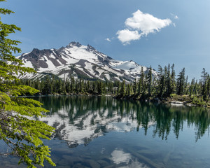 Bays Lake and Mount Jefferson. Mt Jefferson Wilderness Area, Oregon.