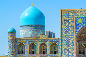Tilya-Kori Madrasah, a part of Registan medieval architectural ensemble, Samarkand, Uzbekistan - obrazy, fototapety, plakaty