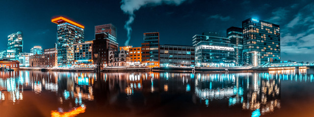 Medienhafen Düsseldorf bei Nacht © festfotodesign