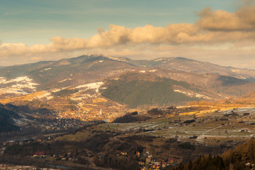 Widok ze szlaku pomiędzy szczytami Palenica i Szafranówka w Pieninach  - obrazy, fototapety, plakaty