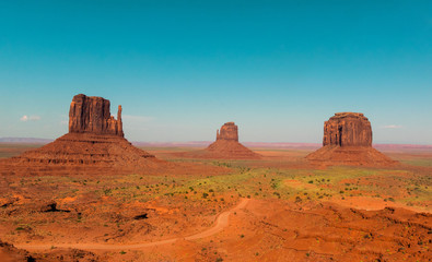 The Monument Valley - Valley drive
