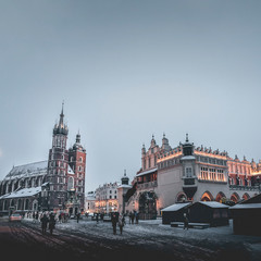 Église Sainte-Marie à Cracovie, Pologne en hiver