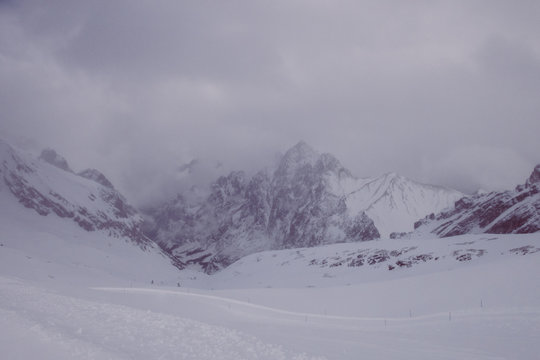 Berglandschaft im Nebel