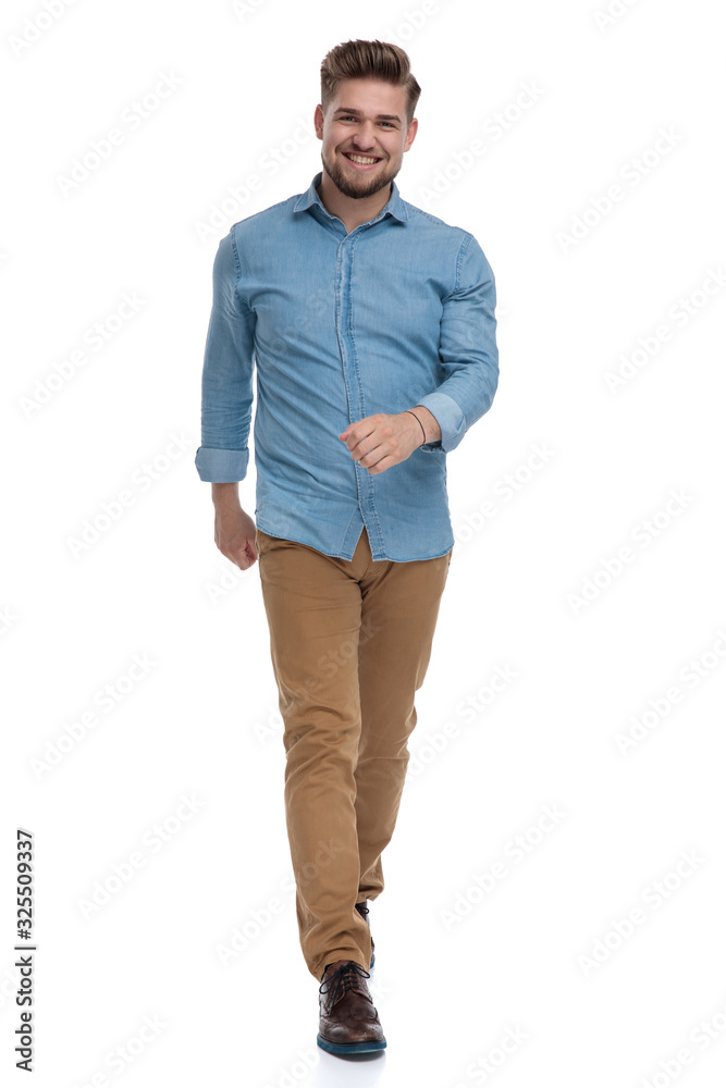 Poster Cheerful casual man laughing while stepping